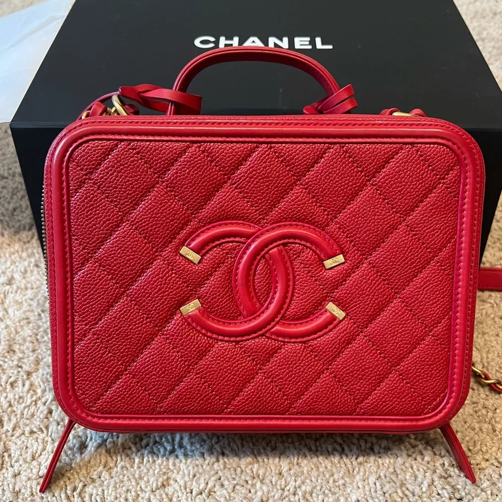 Chanel Vanity Case Bag Medium Size in rich red color - Picture 1 of 13